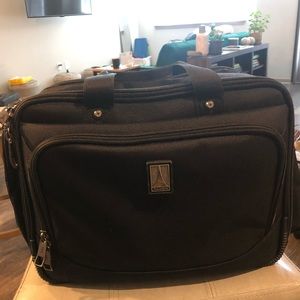 TravelPro black luggage tote (4 man or woman)